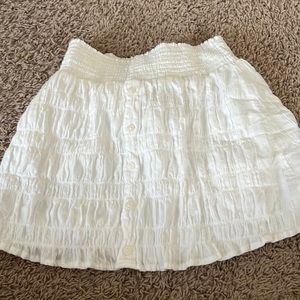 A super cute white forever 21 skirt that’s never been worn